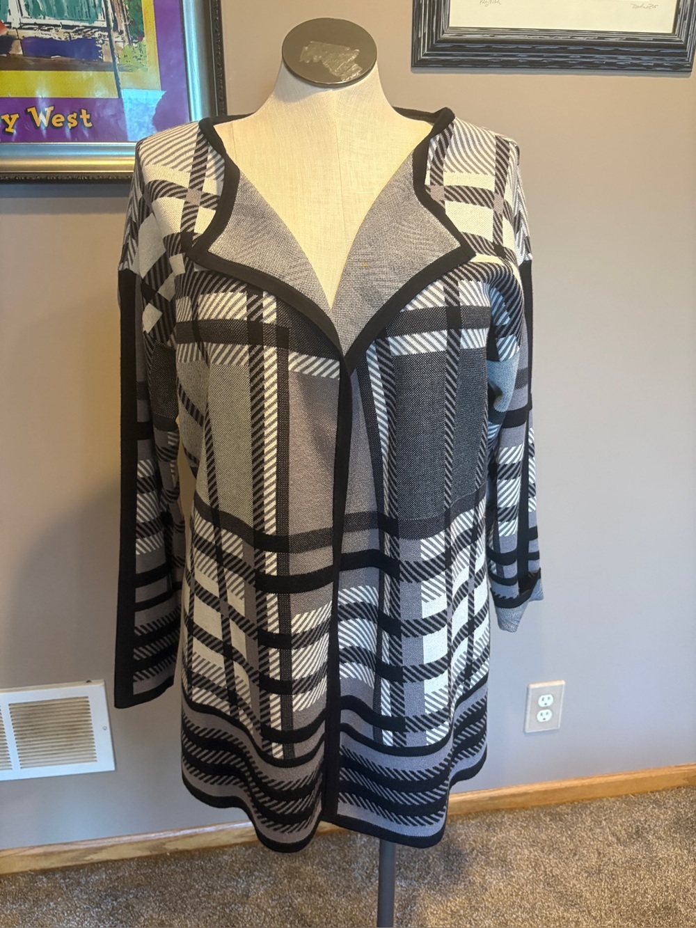 CHARLIE B Black & Gray Plaid Open-Front Cardigan